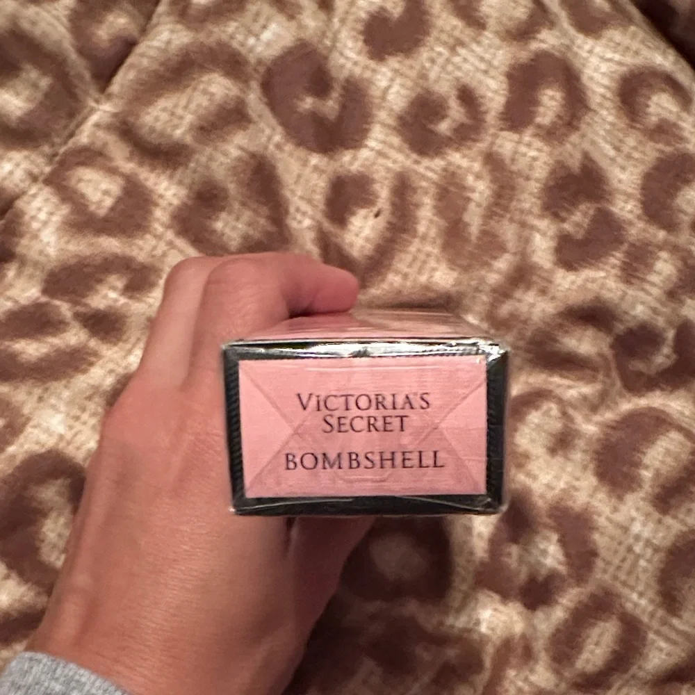 Victoria's Secret Bombshell Rollerball -brand new with tags - Picture 5 of 6